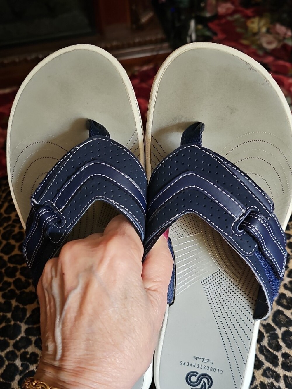 Cloudsteppers by Clarks Navy and White Thong Sandals - Picture 6 of 7